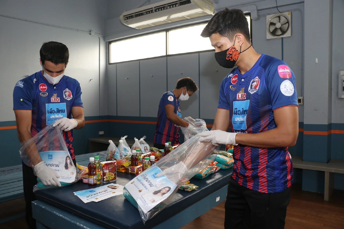 “ครัวมาดาม” ส่งทีมอาสาฯ ลงพื้นที่แจกอาหาร