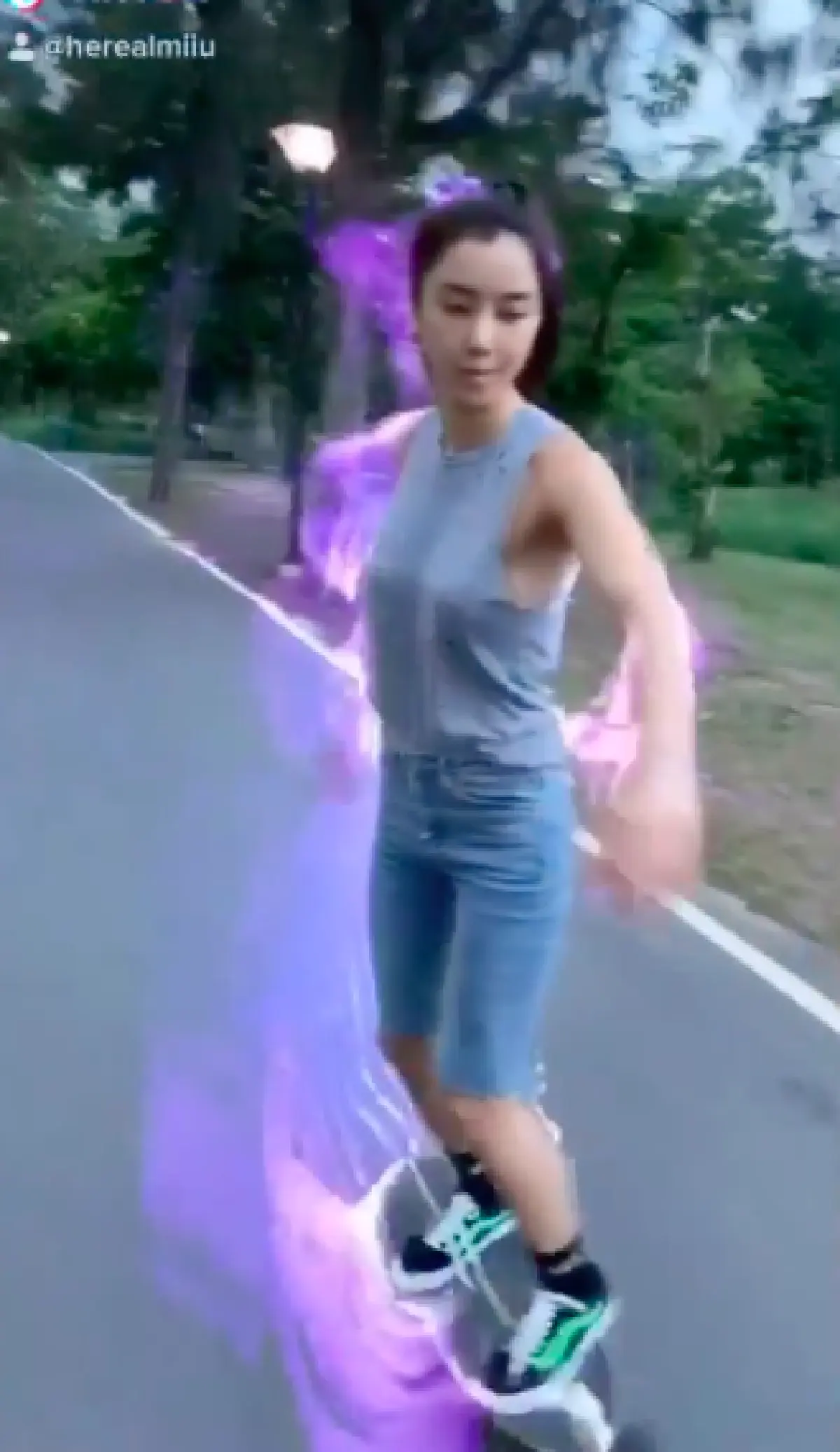 “ไอซ์ อภิษฎา” กับแฟชั่นเล่นสเก็ตบอร์ด แซ่บทุกชุด..พลิ้วไหวทุกลีลา