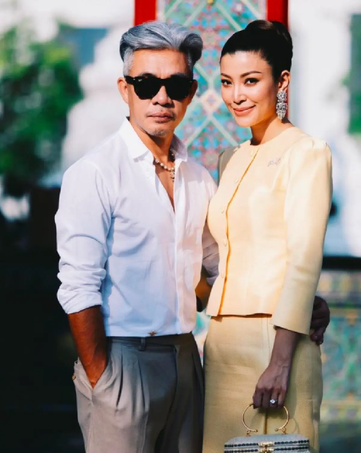 “เอมมี่ มรกต” เรียบหรูสง่างามในชุดไทยเข้าวัดทำบุญ ฉลองวันเกิดอายุครบ 37 ปี 