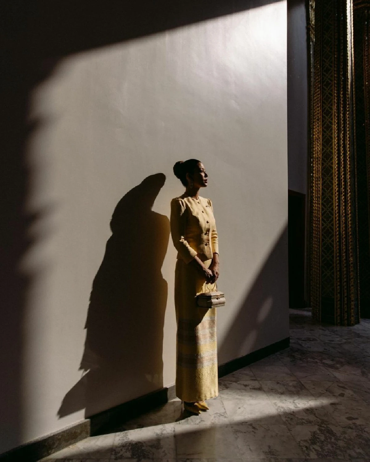 “เอมมี่ มรกต” เรียบหรูสง่างามในชุดไทยเข้าวัดทำบุญ ฉลองวันเกิดอายุครบ 37 ปี 