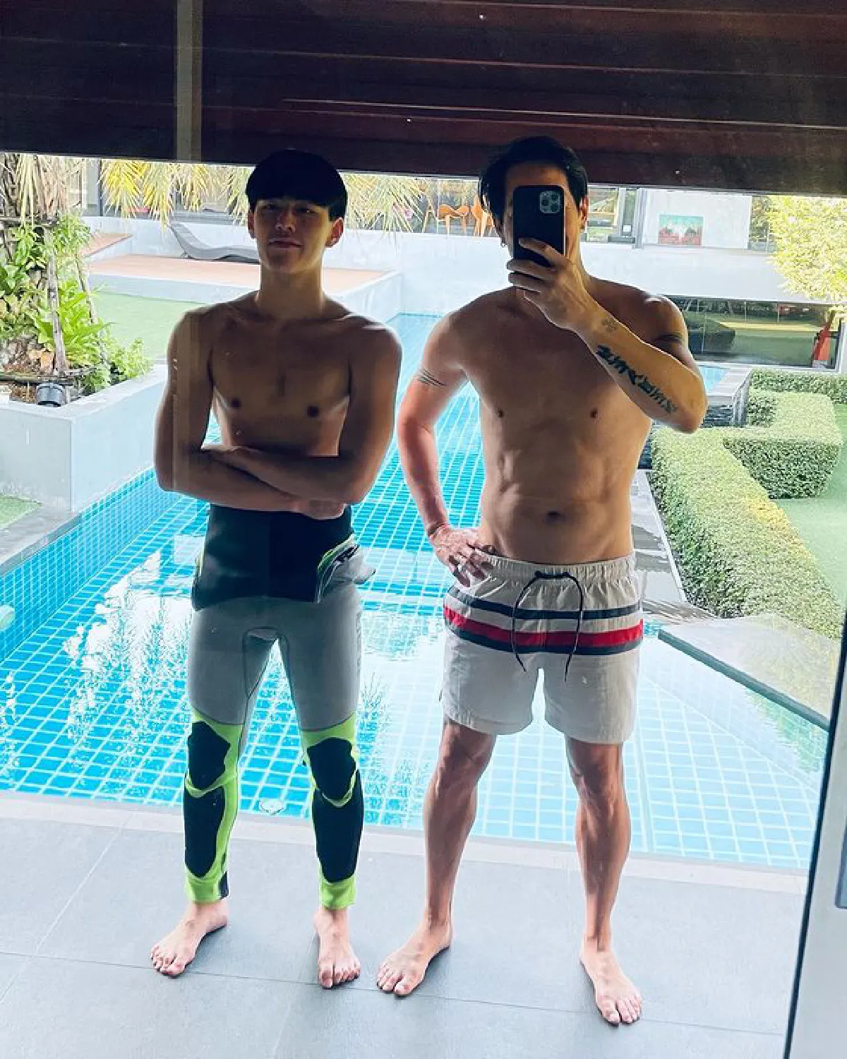 แซ่บแพ็คคู่! ”เจ เจตริน" ถอดเสื้อประชันหุ่น "น้องเจ้าขุน" 17 VS 50 ละสายตาไม่ได้เลย