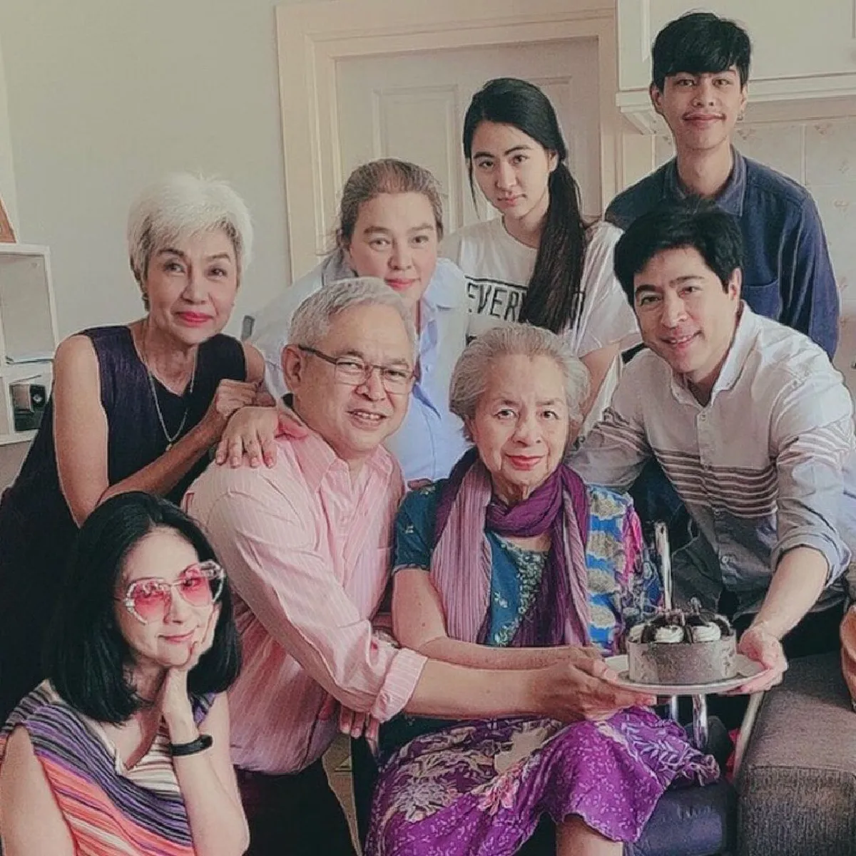 แซม ยุรนันท์ ฉลองวันเกิด 93 ปี คุณแม่เรณู ยังเป๊ะสมกับเป็นอดีตนางงาม