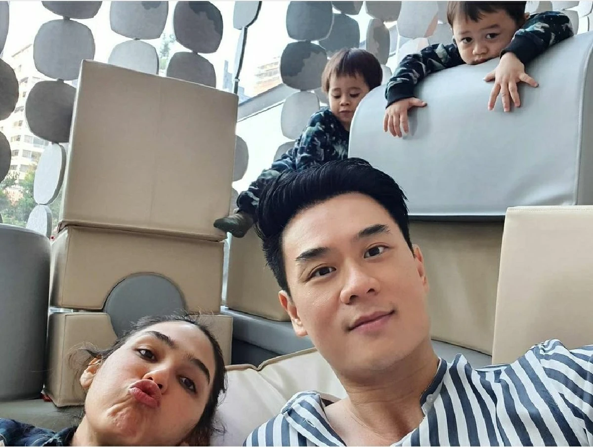 คุณพ่อลูกแฝด น็อต วิศรุต จิบกาแฟในวันชิลๆ หล่อพุ่งยอดไลค์ถล่มทลาย 