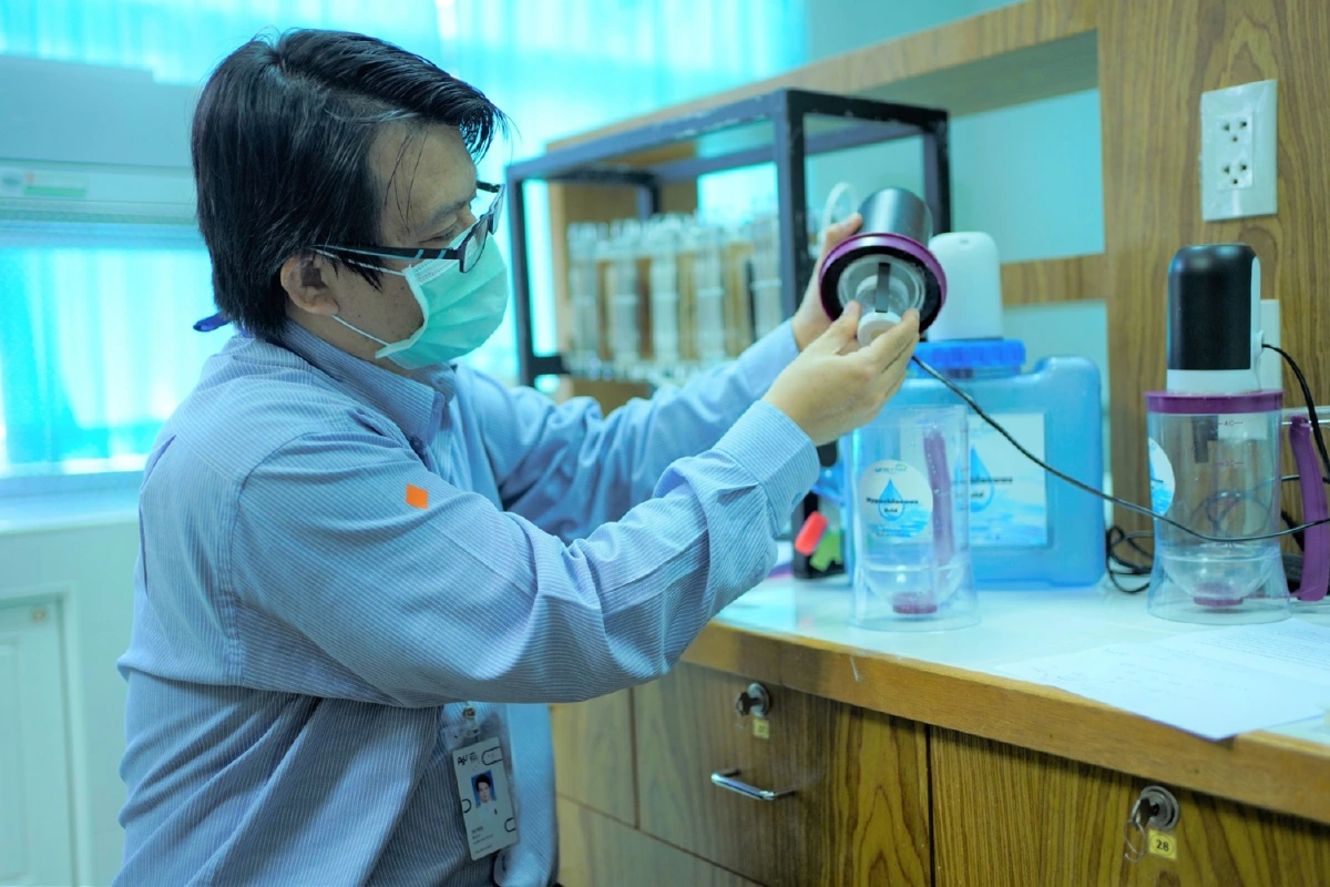 นักวิจัยม.อ.ผลิตน้ำยาฆ่าเชื้อโควิด-19 พร้อมถ่ายทอดองค์ความรู้สู่ชุมชน