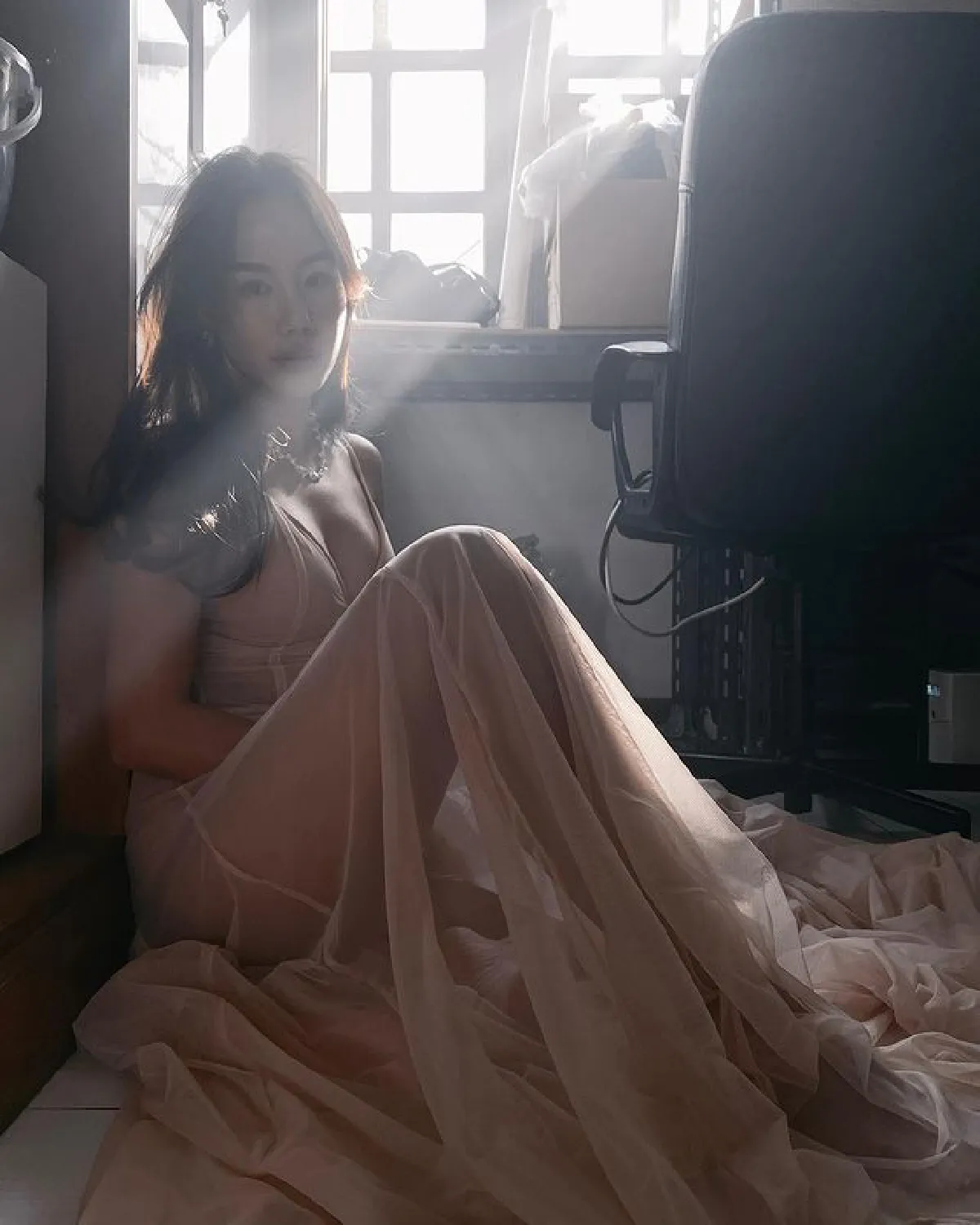 "นท เดอะสตาร์" กับลุคสวยหวาน ที่แอบแฝงความเซ็กซี่ในชุดซีทรูกระโปรงสีละมุน