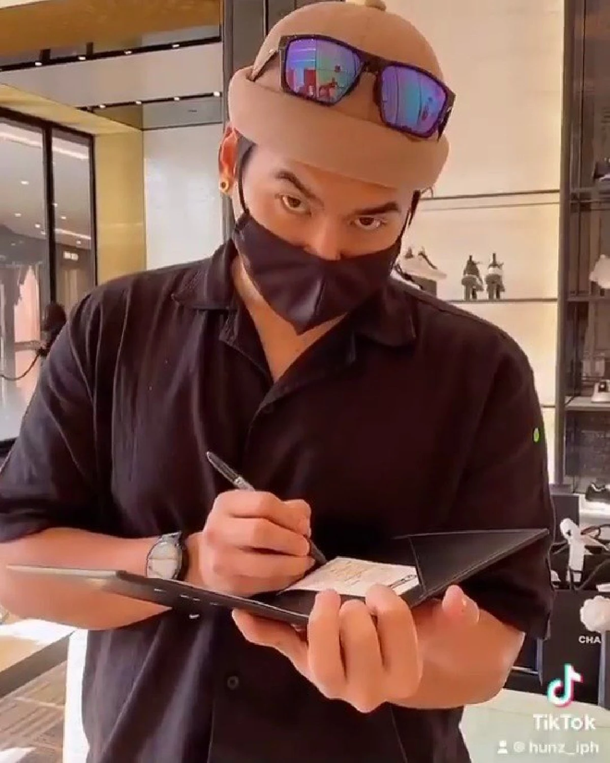 ฮั่น อิสริยะ เปย์หนักพา จียอน ช้อปแบรนด์เนมจุกๆ รับวันวาเลนไทน์