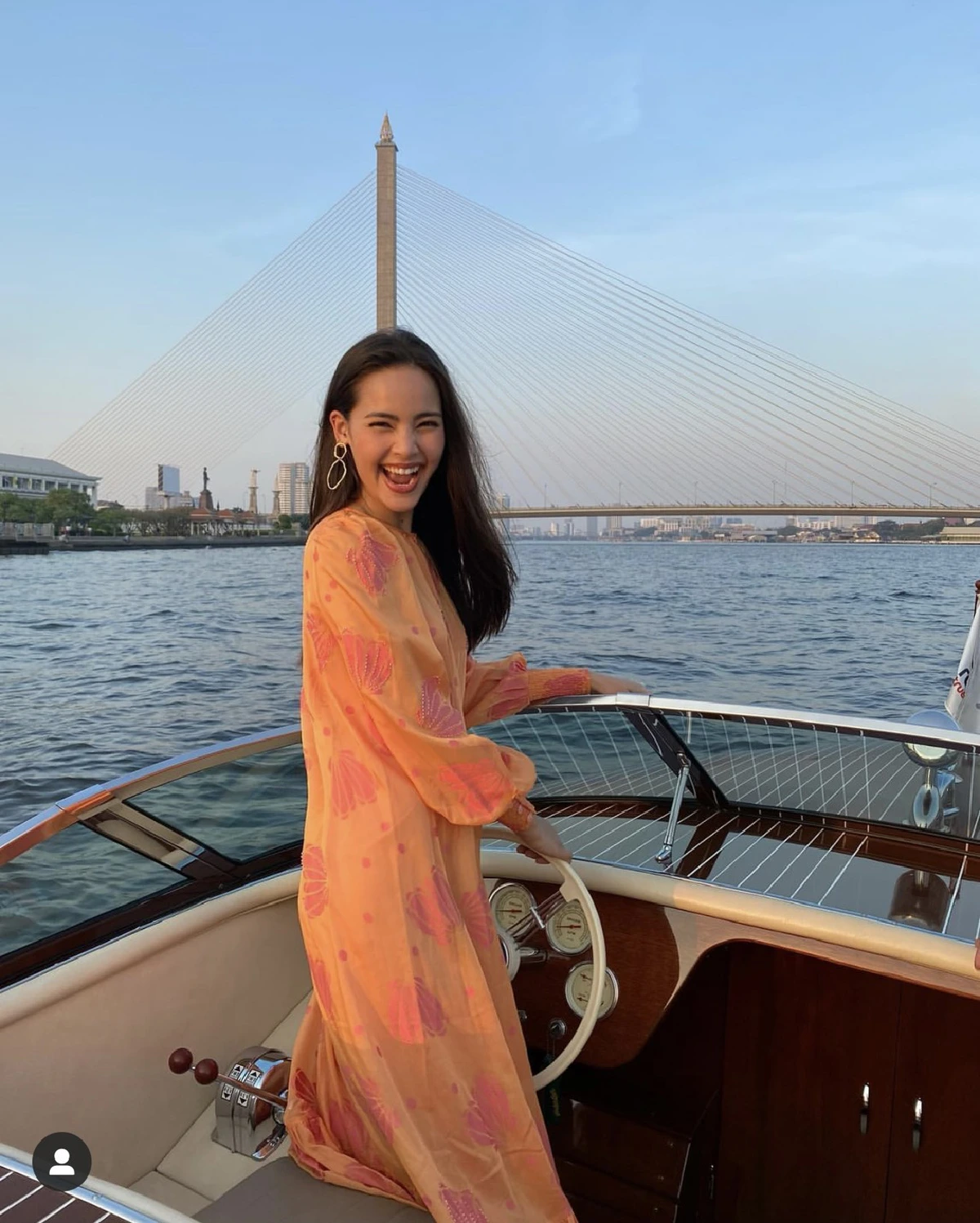 ญาญ่า อุรัสยา พาคุณแม่ล่องเรือเจ้าพระยา ชมพระอาทิตย์ตกดิน 