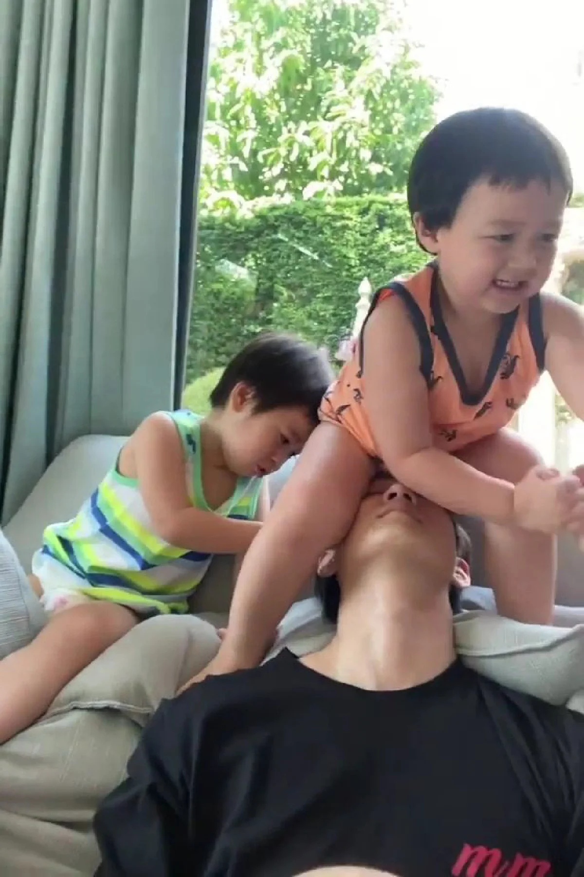 น้องพายุ ปีนหัวเล่นกับ กัปตัน ชลธร คนติงไม่เหมาะผู้ใหญ่ควรสั่งสอน