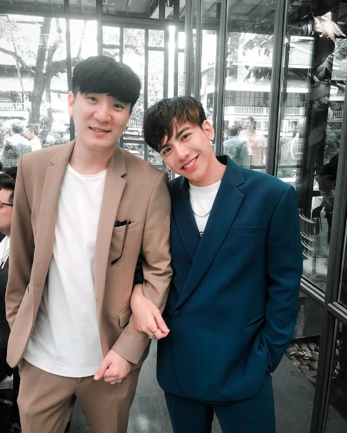 ต้น ธนษิต ลงรูปคู่ควงแขนแฟนหนุ่ม เปิดตัวชัดๆ ฉลองครบรอบรัก 3 ปี