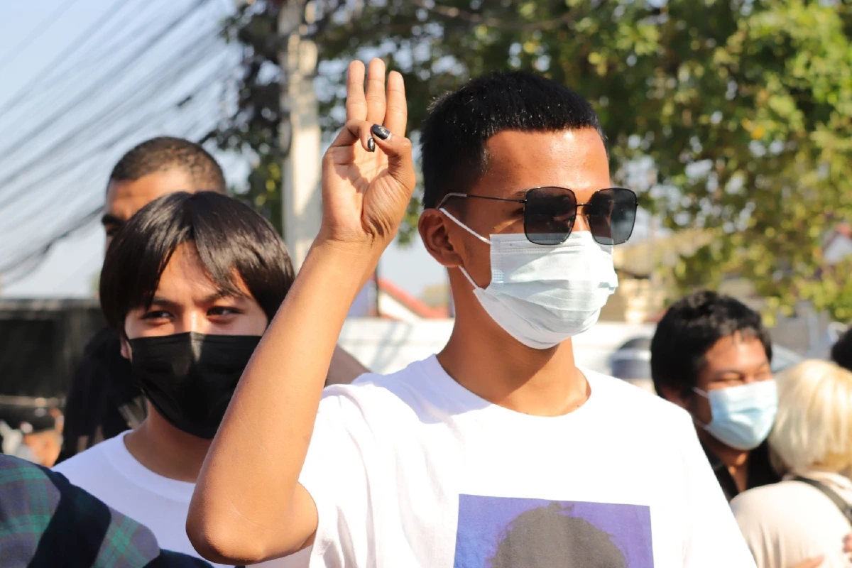 แกนนำสามนิ้ว21คนเฮ ตำรวจปล่อยตัวชั่วคราว