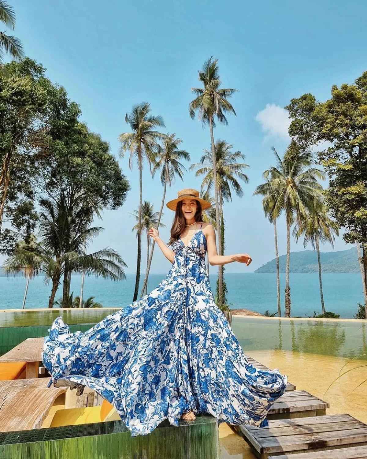 ก้อย รัชวิน โพสท่าสวยจัดเต็มความเซ็กซี่ มีสามีเป็นตากล้องให้ตลอดทริป 