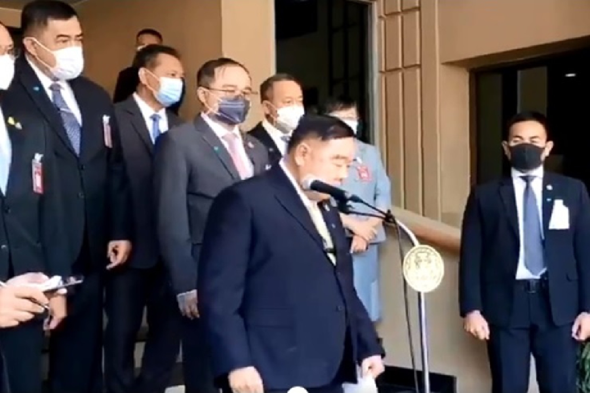 "หน.ป้อม" ฉุนสะบัดหน้าหนี หลังโดนถามพรรคร่วมเคลียร์ลต.ซ่อมเมืองคอนไม่ลงตัว "หน.ป้อม" ฉุนสะบัดหน้าหนี หลังโดนถามพรรคร่วมเคลียร์ลต.ซ่อมเมืองคอนไม่ลงตัว