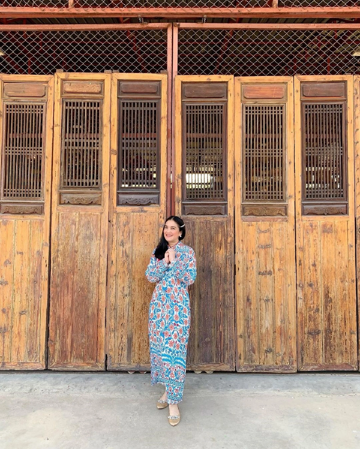 โบ ชญาดา ยืนงง! โดนประกาศออกไมค์ ห้ามเข้าวัดเพราะชุดไม่เรียบร้อย