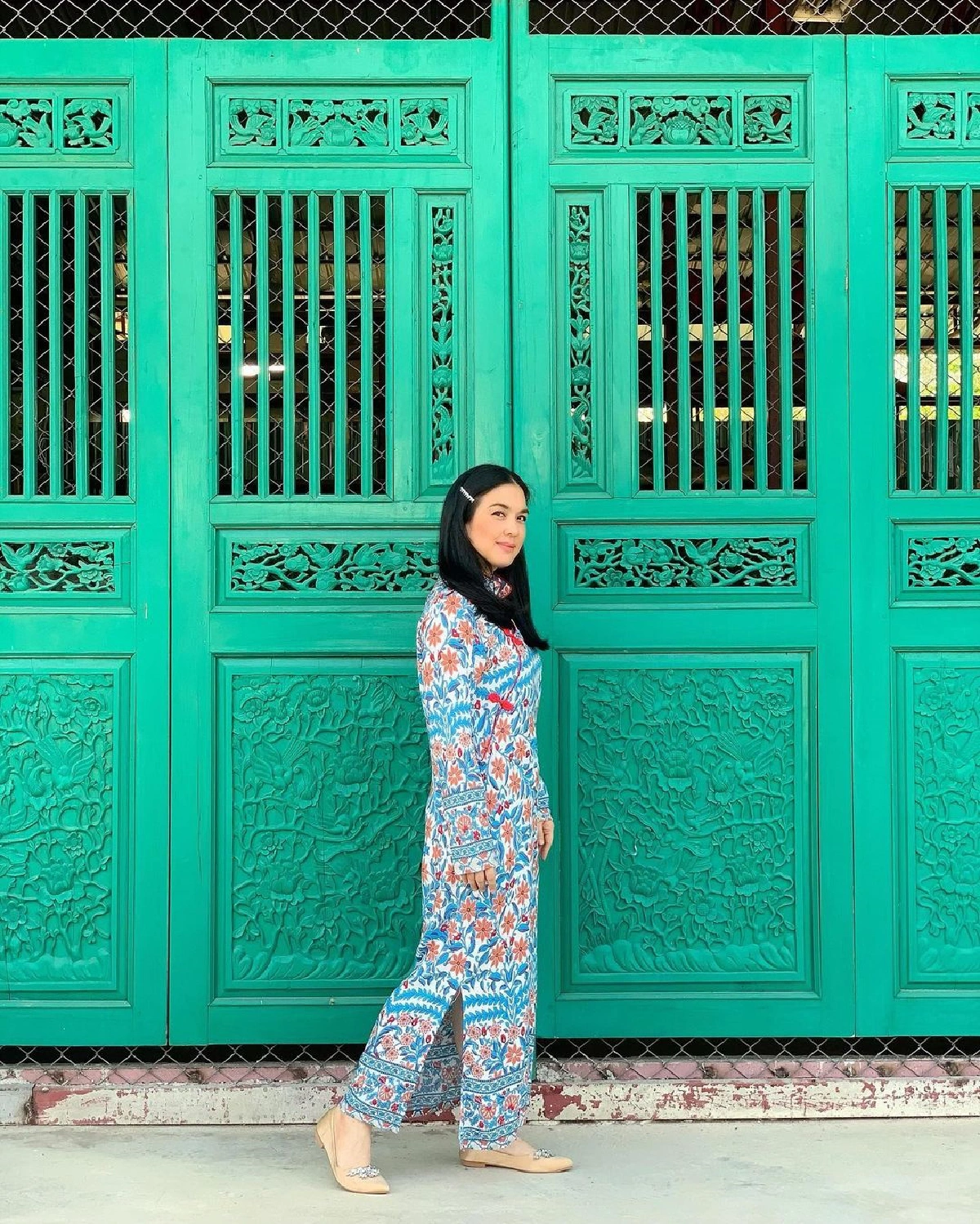 โบ ชญาดา ยืนงง! โดนประกาศออกไมค์ ห้ามเข้าวัดเพราะชุดไม่เรียบร้อย