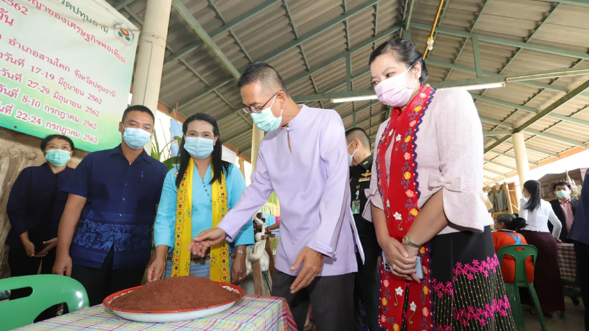 ปทุมธานีเร่งพัฒนาผ้าใยกล้วยบัวหลวงทอมาพัฒนาสู่สากล