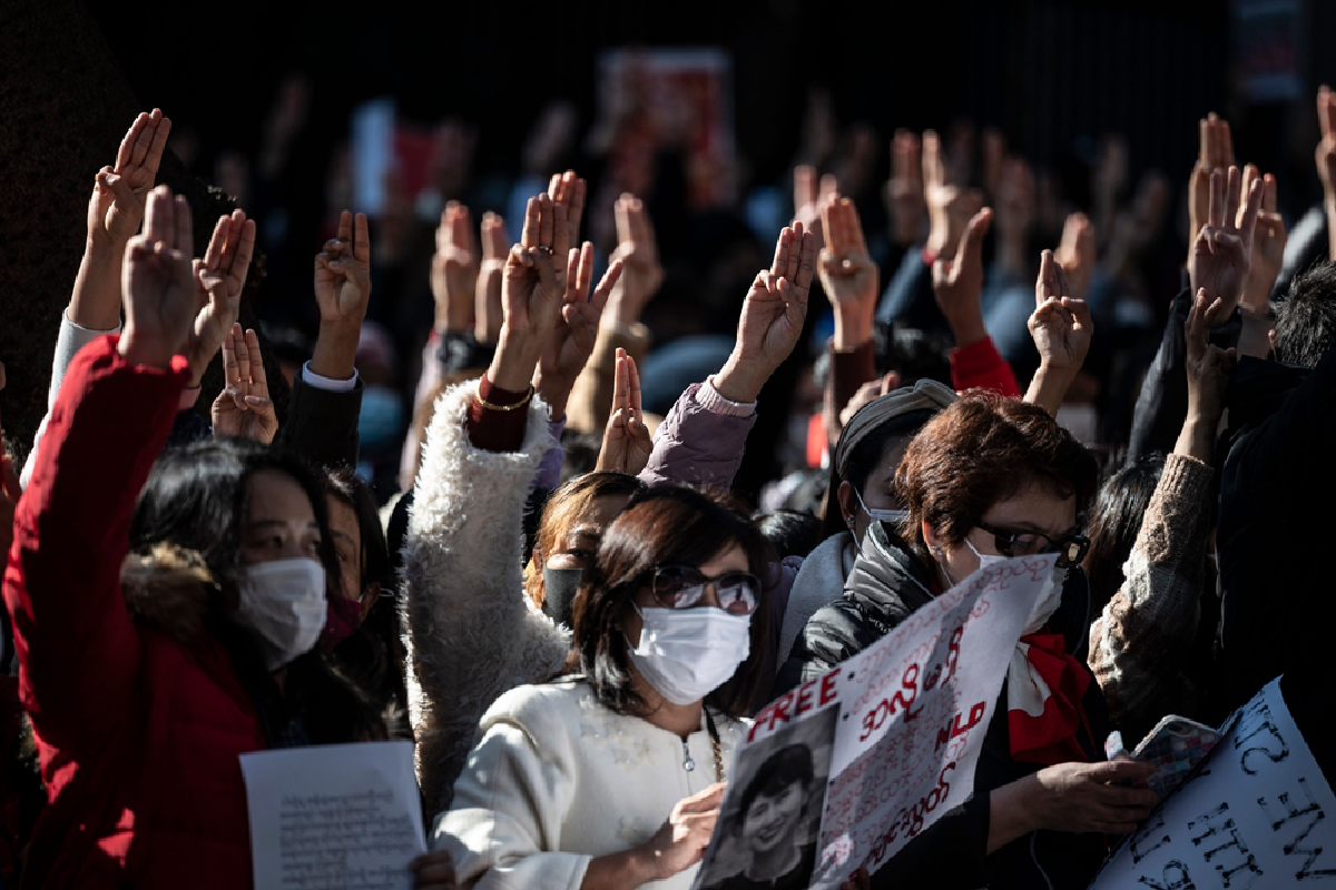 สามนิ้วทั้งแผ่นดิน เมียนมาไม่กลัวตัดเน็ตรวมพลังไล่เผด็จการ 