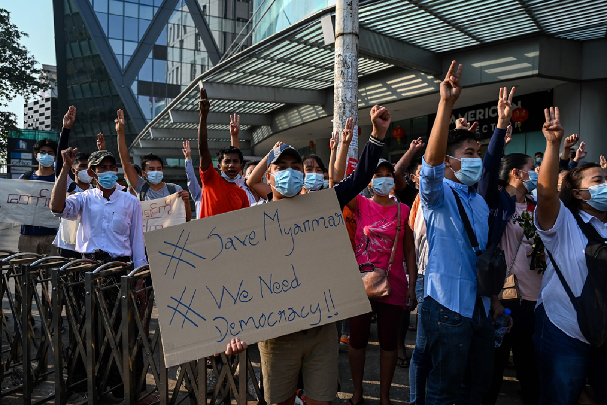 สามนิ้วทั้งแผ่นดิน เมียนมาไม่กลัวตัดเน็ตรวมพลังไล่เผด็จการ 