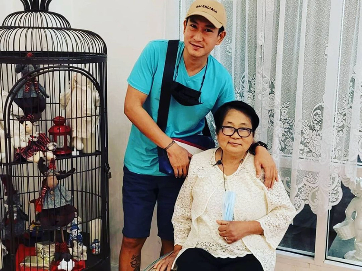 “แพท พาวเวอร์แพท” หอบดอกไม้ช่อโต ฉลองวันเกิดคุณแม่ในรอบ 17 ปี 