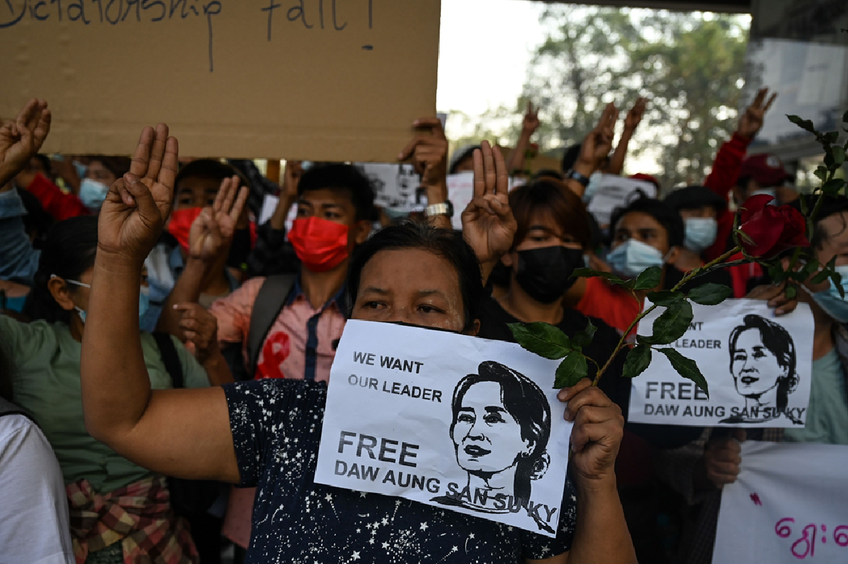 สามนิ้วทั้งแผ่นดิน เมียนมาไม่กลัวตัดเน็ตรวมพลังไล่เผด็จการ 