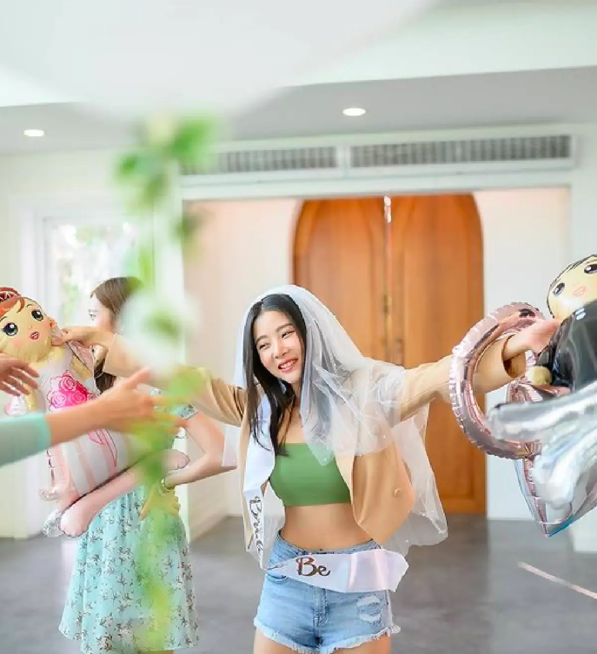 "เนย เนโกะจัมพ์" สุดแฮปปี้! เพื่อนๆ ทำเซอร์ไพรส์จัดงานแต่งเล็กๆ ให้ หลังถูกเลื่อนงานเป็นรอบที่ 3