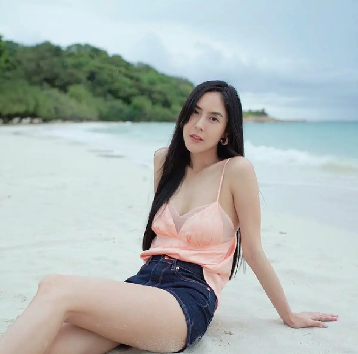  “พีค ภัทรศยา” ออร่ากระจายในชุดบิกินี่ลายก้นหอย เซ็กซี่ดูดีมาก