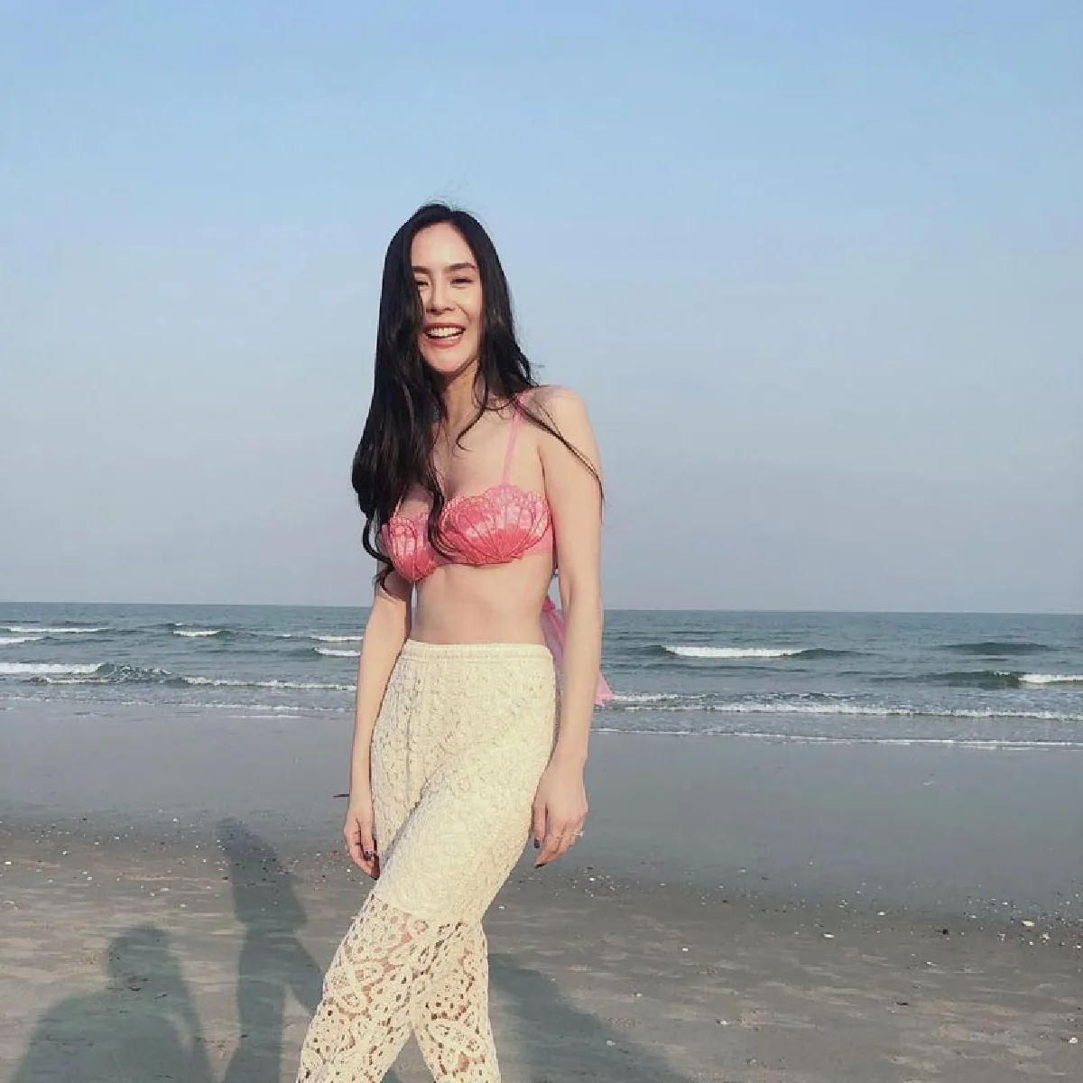  “พีค ภัทรศยา” ออร่ากระจายในชุดบิกินี่ลายก้นหอย เซ็กซี่ดูดีมาก