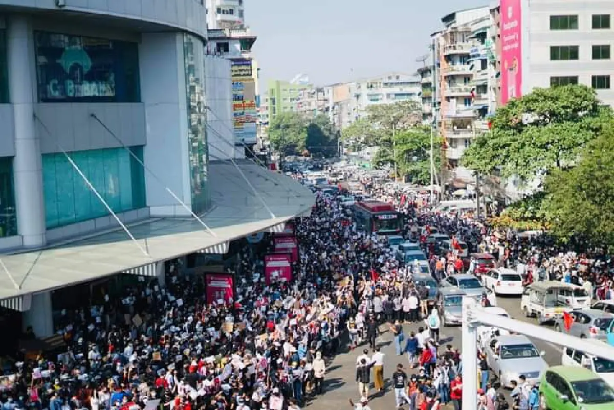ส่องม็อบเมียนมา เหมือน-ต่างไทยยังไงมาดูกัน