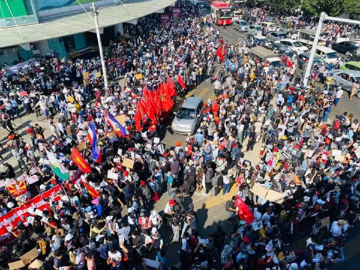 ส่องม็อบเมียนมา เหมือน-ต่างไทยยังไงมาดูกัน