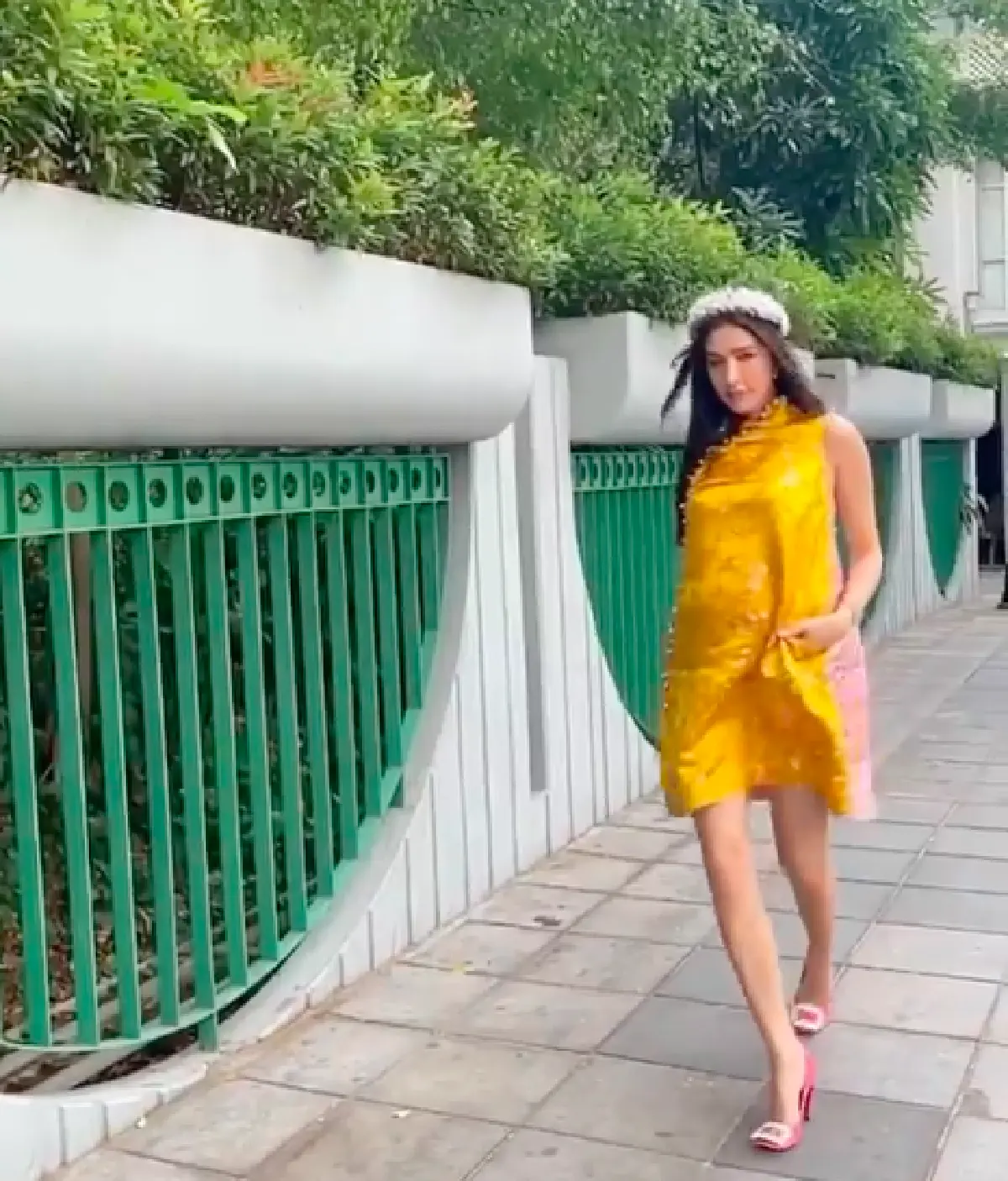 "ศรีริต้า" ยิ่งท้องแก่ยิ่งออร่าพุ่ง! แต่งชุดจีนรับตรุษจีน “กรณ์” ตั้งชื่อจีนให้ว่า "เหมยลี่"