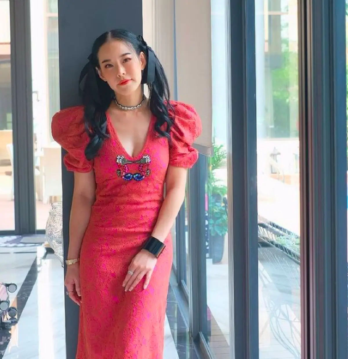 "หนิง ปณิตา" เปิดห้องเก็บรองเท้าสุดหรูให้ได้ชม เยอะจนต้องใช้บันไดช่วยปีน