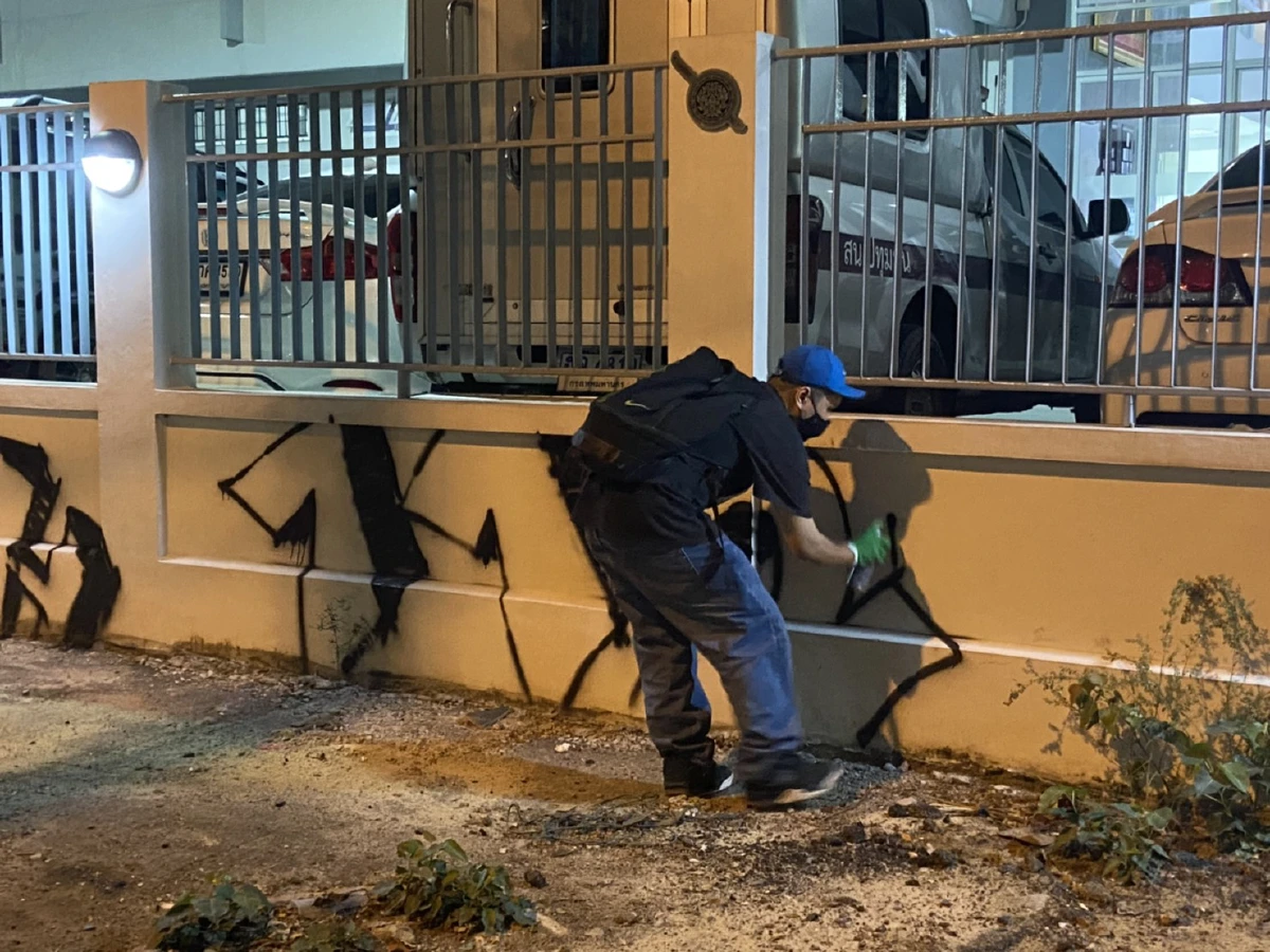 ม็อบราษฎรสลายตัวแล้ว หลังตร.ปล่อยผู้ชุมนุมที่ถูกจับ