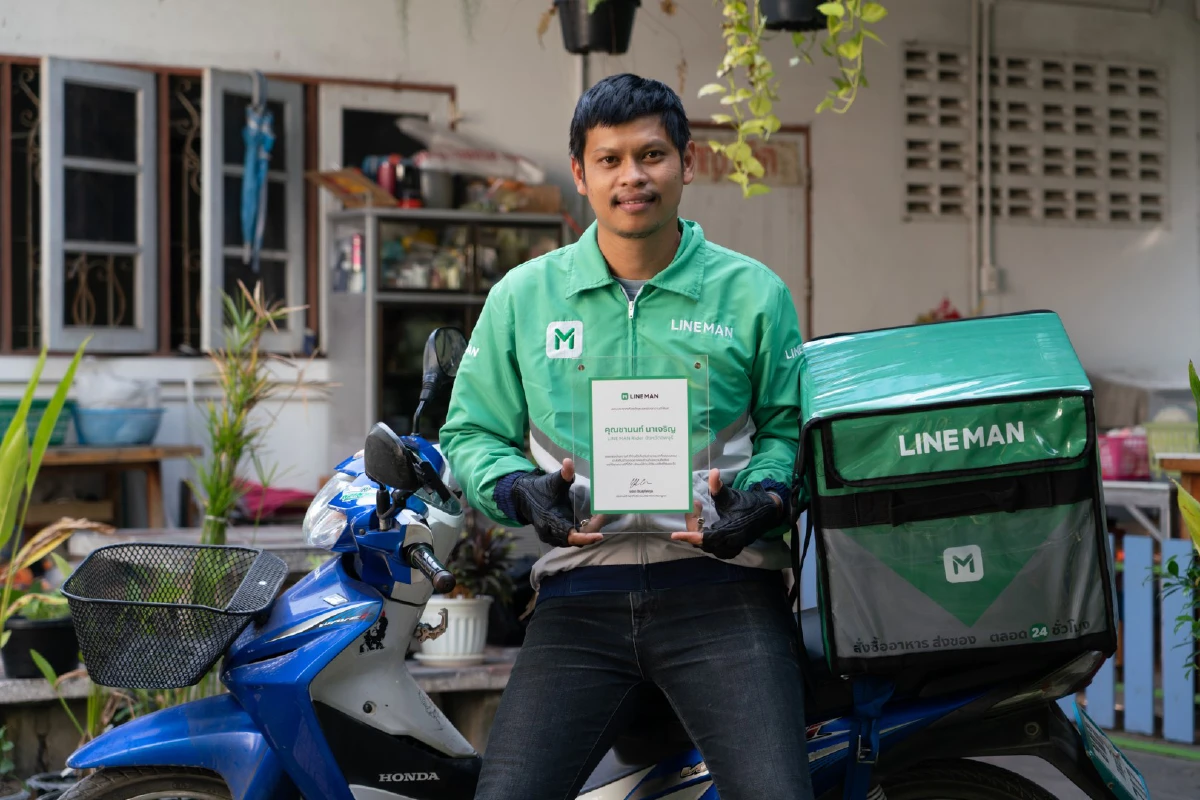 รู้จัก ‘ชานนท์ นาเจริญ’ ไรเดอร์ชาวลพบุรี ผู้สร้างวีรกรรมน้ำดีเก็บเงินหล่นส่งคืนเจ้าของ