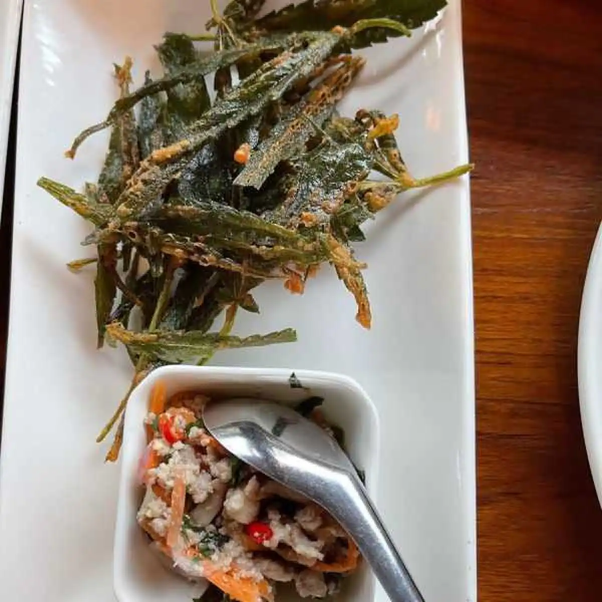 “บุ๋ม ปนัดดา” เดินทางไปทานอาหารผสมกัญชา พร้อมกับรีวิวสั้นๆ 