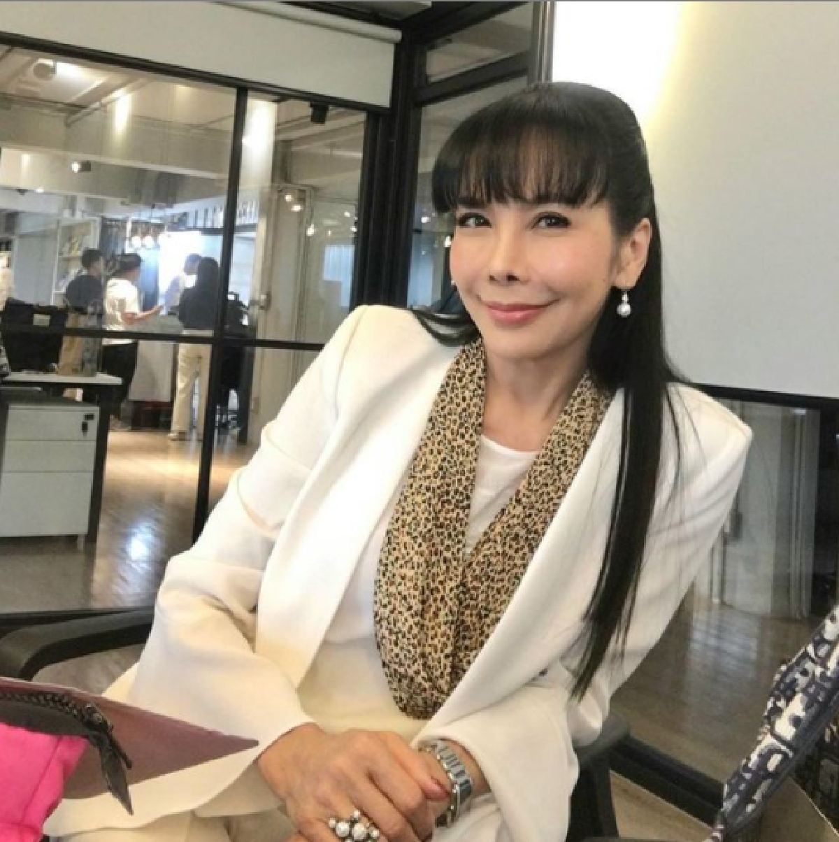 ตั๊ก มยุรา นุ่งชุดว่ายน้ำอวดความเป๊ะทุกสัดส่วนในวัย 63 ปี