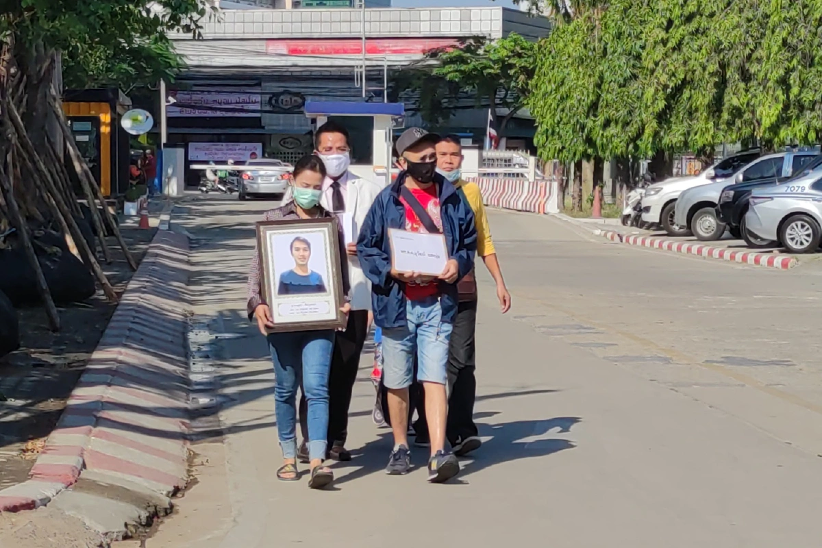 สามีถูกยิงดับกลางสี่แยกคดีไม่คืบ ภรรยาบุกกองปราบร้องขอความเป็นธรรม