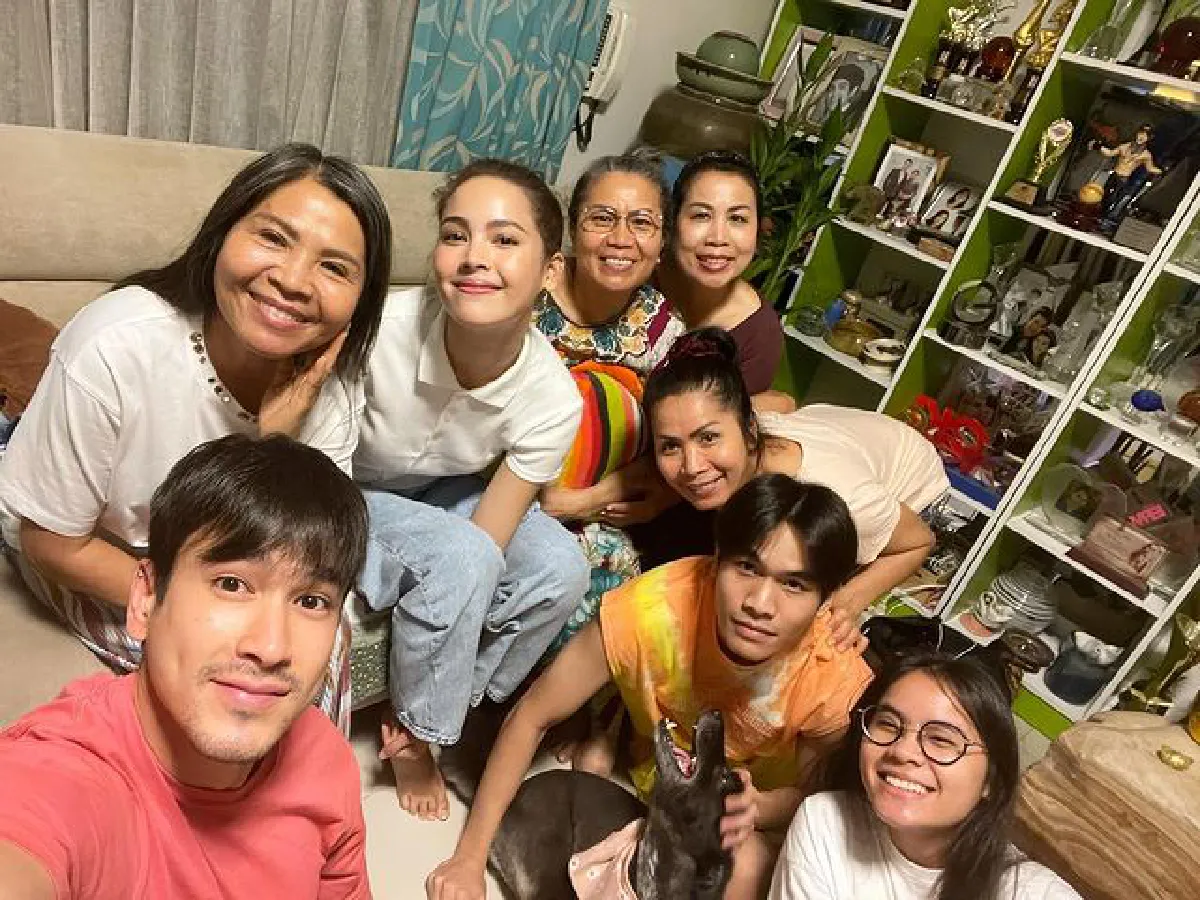 ญาญ่า บุกถึงบ้าน ณเดชน์ ยกเค้กเซอร์ไพรส์วันเกิด แม่แก้ว