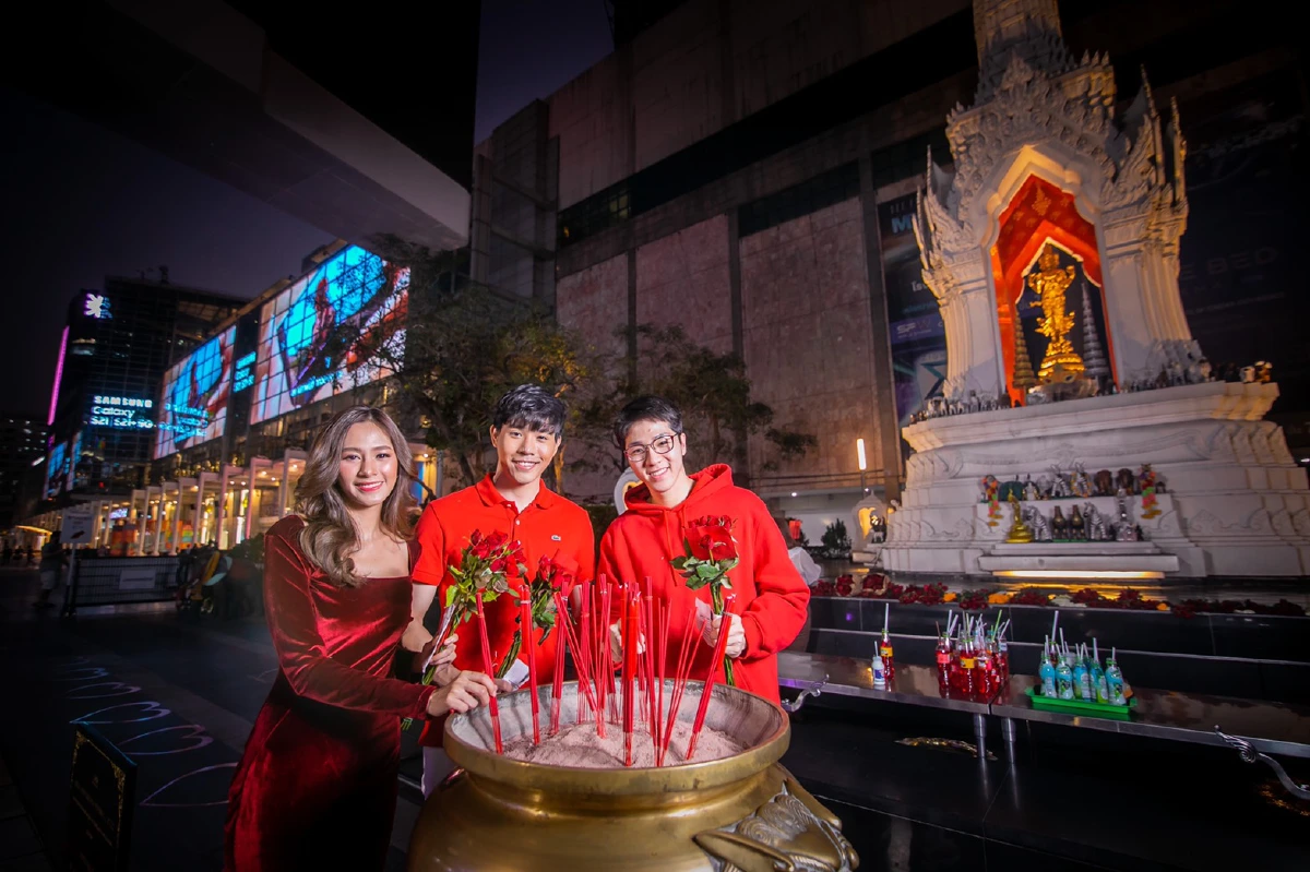 วาเลนไทน์นี้ ชวนมาเช็คอินแบบลัคกี้อินเลิฟ ได้ทั้ง Luck และ Love ที่ศูนย์การค้าเซ็นทรัลฯ มาที่เดียวครบ กิน เที่ยว ช้อป แชะภาพสวย ขอพรเสริมดวงความรัก ในแคมเปญ “The Land of Love”