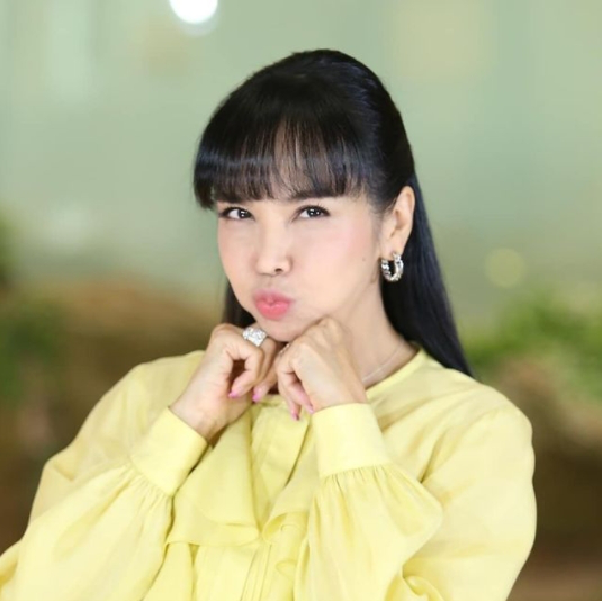 ตั๊ก มยุรา นุ่งชุดว่ายน้ำอวดความเป๊ะทุกสัดส่วนในวัย 63 ปี