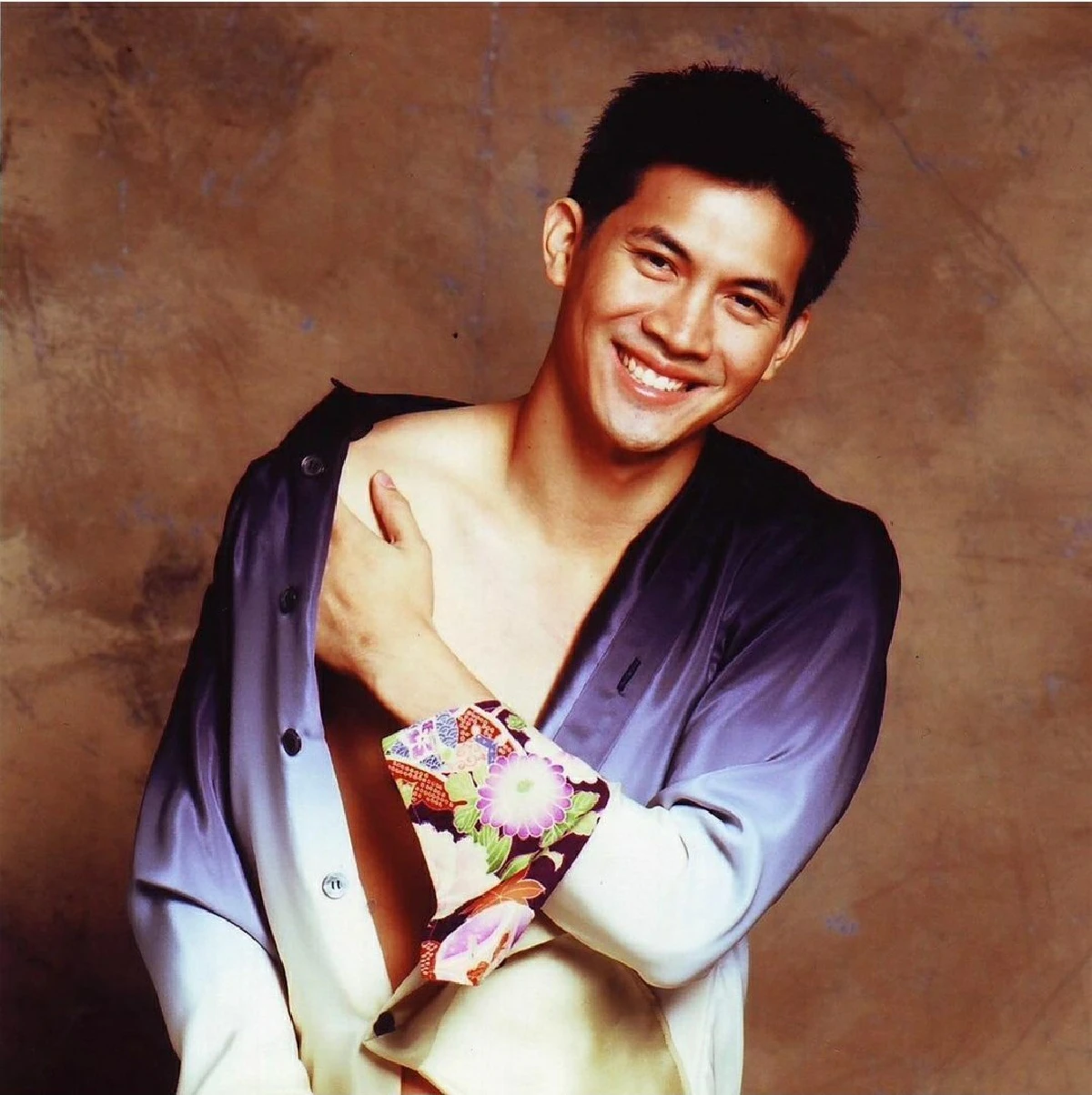 เคน ธีรเดช กับภาพวันวาน 20 ปีที่แล้ว หล่อเสมอต้นเสมอปลายจริงๆ 