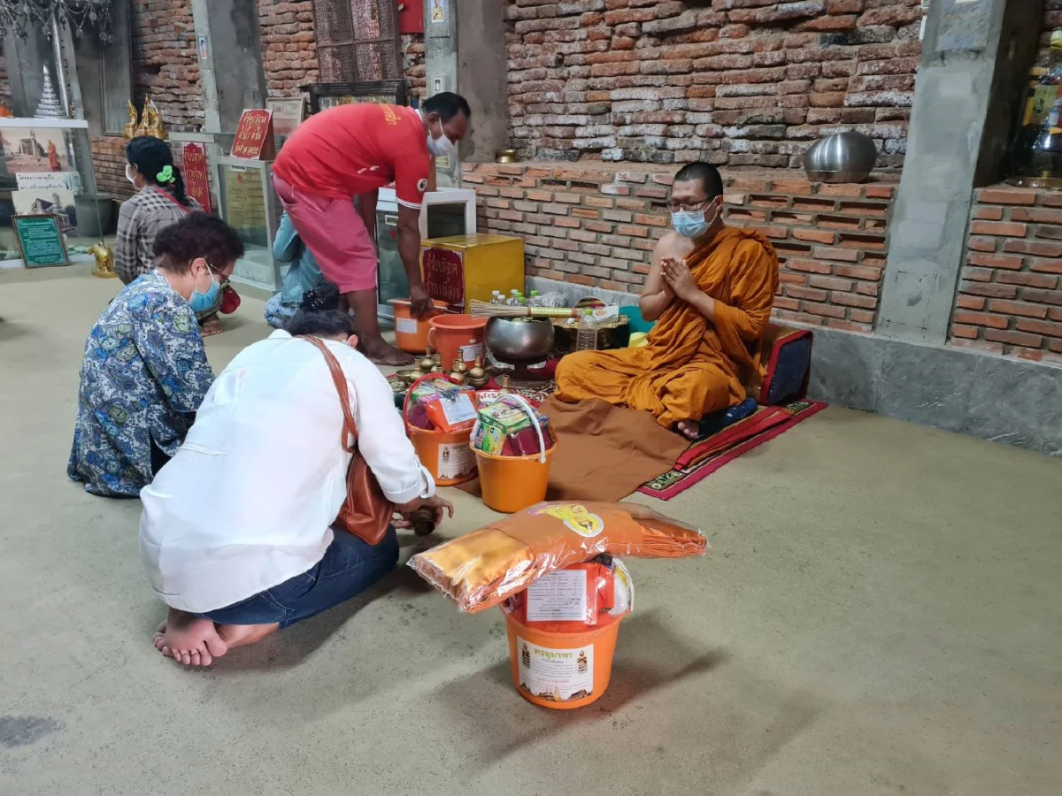 ตรุษจีนโคราชประชาชนแห่ทำบุญแน่นวัดดัง