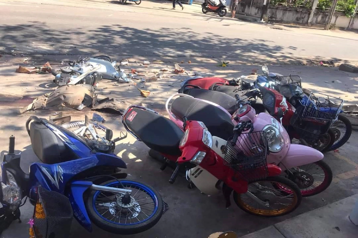 ร.ต.อ.ซิ่งเก๋งแหกโค้งชนรถจยย.8คันรวด ถูกตั้งข้อหาขับโดยประมาท