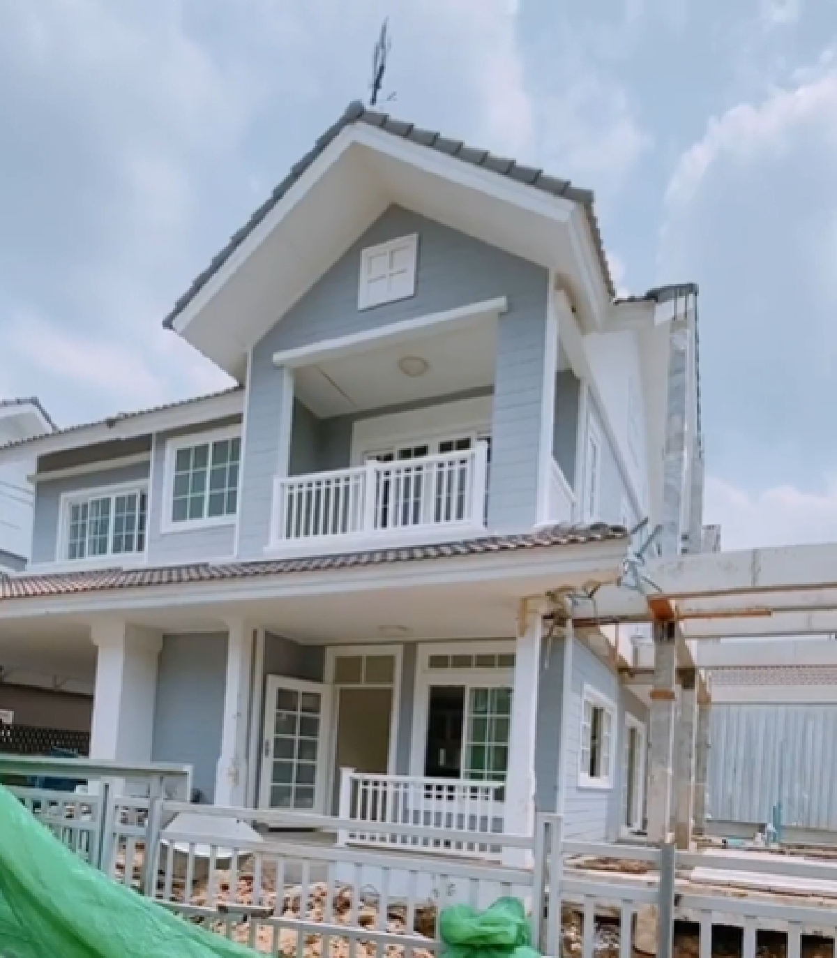 เป็กกี้ ศรีธัญญา ภูมิใจที่มีวันนี้! ควักเงินสดซื้อบ้านหลังใหม่ใหญ่อลังการ 