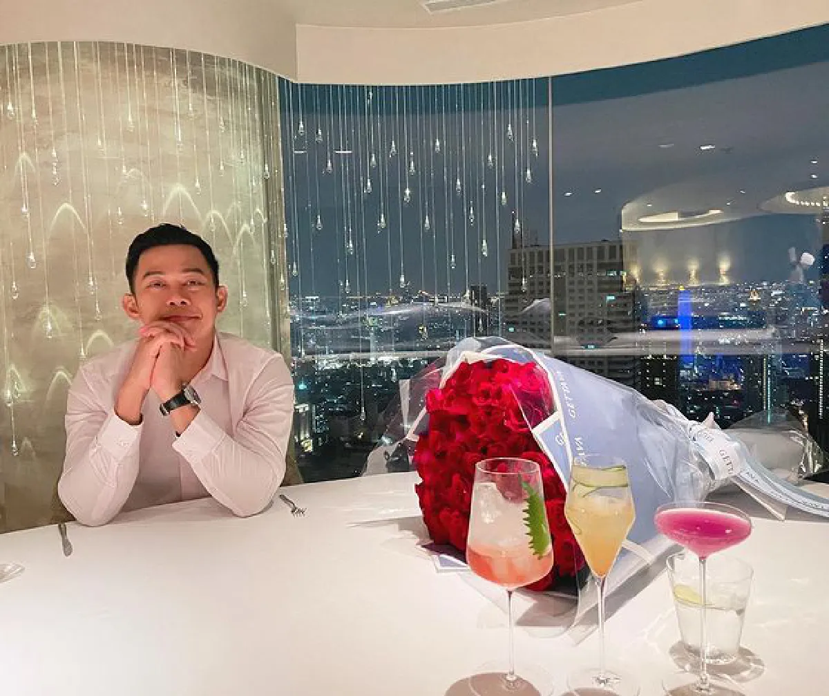 สุดโรแมนติก! กระแต-หลุยส์ ดินเนอร์หวานชมวิวบนตึกสูง ฉลองครบรอบ 10 ปี