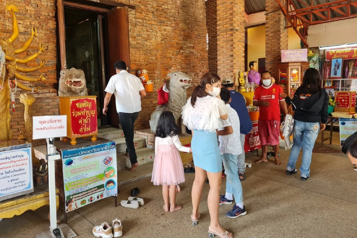 ตรุษจีนโคราชประชาชนแห่ทำบุญแน่นวัดดัง