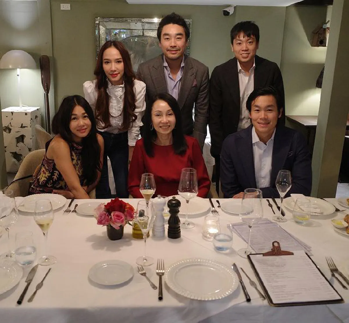 อั้ม พัชราภา ถ่ายรูปคู่ แม่ไฮโซพก ว่าที่เป็นสะใภ้จะเป็นใครได้อีก