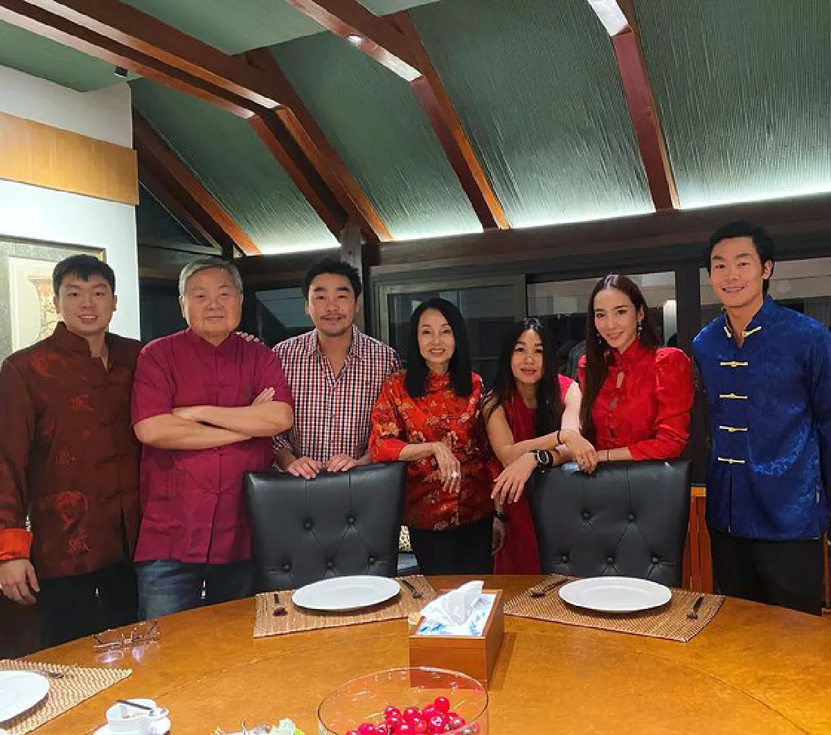 อั้ม พัชราภา ถ่ายรูปคู่ แม่ไฮโซพก ว่าที่เป็นสะใภ้จะเป็นใครได้อีก