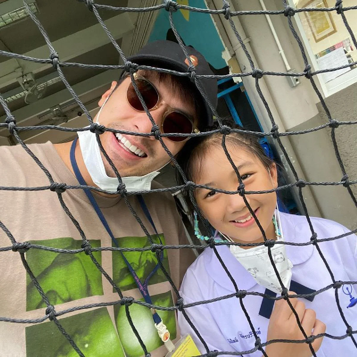 โมเมนต์น่ารัก! บอย ปกรณ์ มอบแต๊ะเอียเฮงๆ ให้สองผู้ยิ่งใหญ่แห่งบ้าน