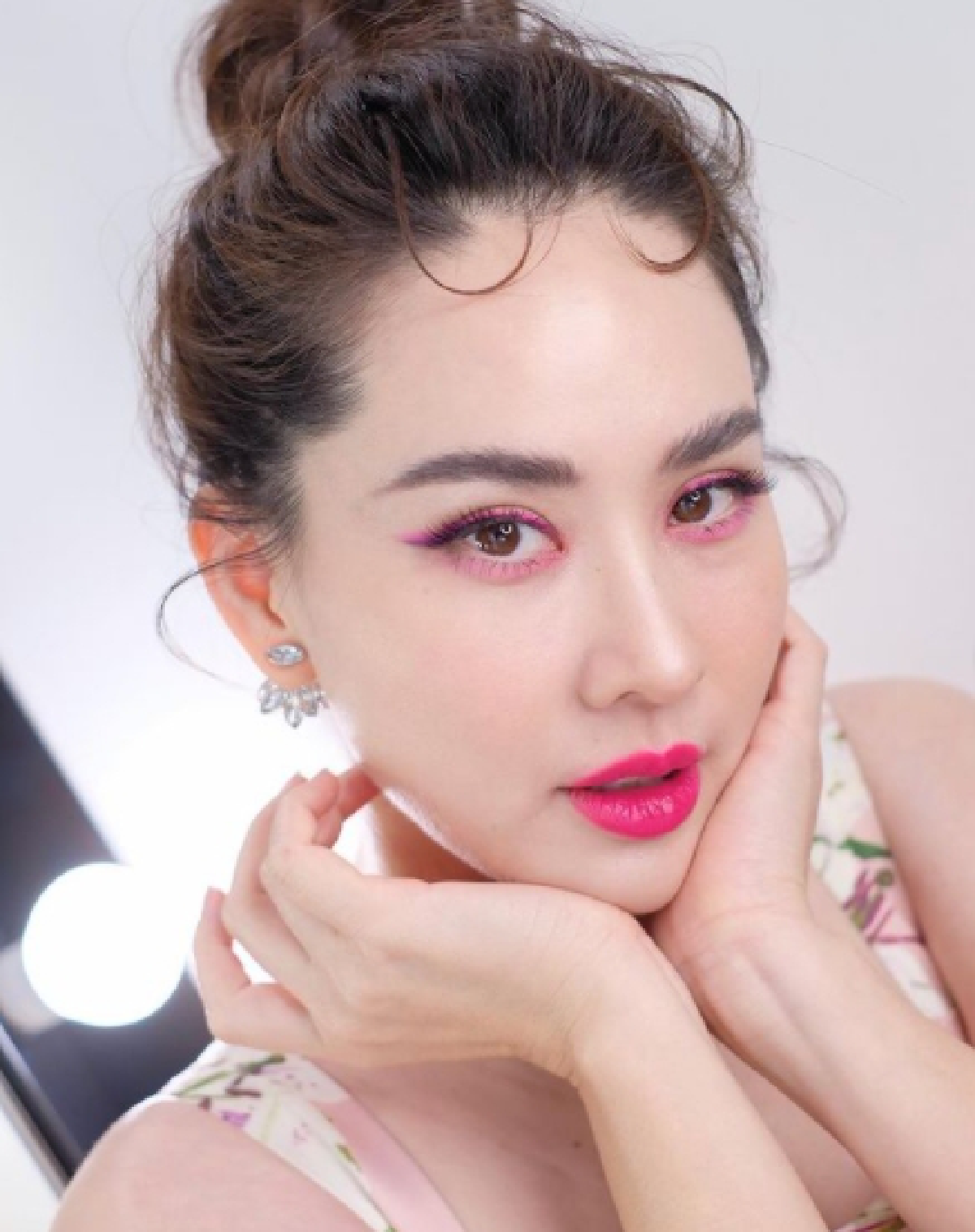 ถึงกับจำแทบไม่ได้ "นุ้ย สุจิรา" แปลงโฉมตัวเองเป็นสาวหมวยอินเตอร์สุดเซ็กซี่ 