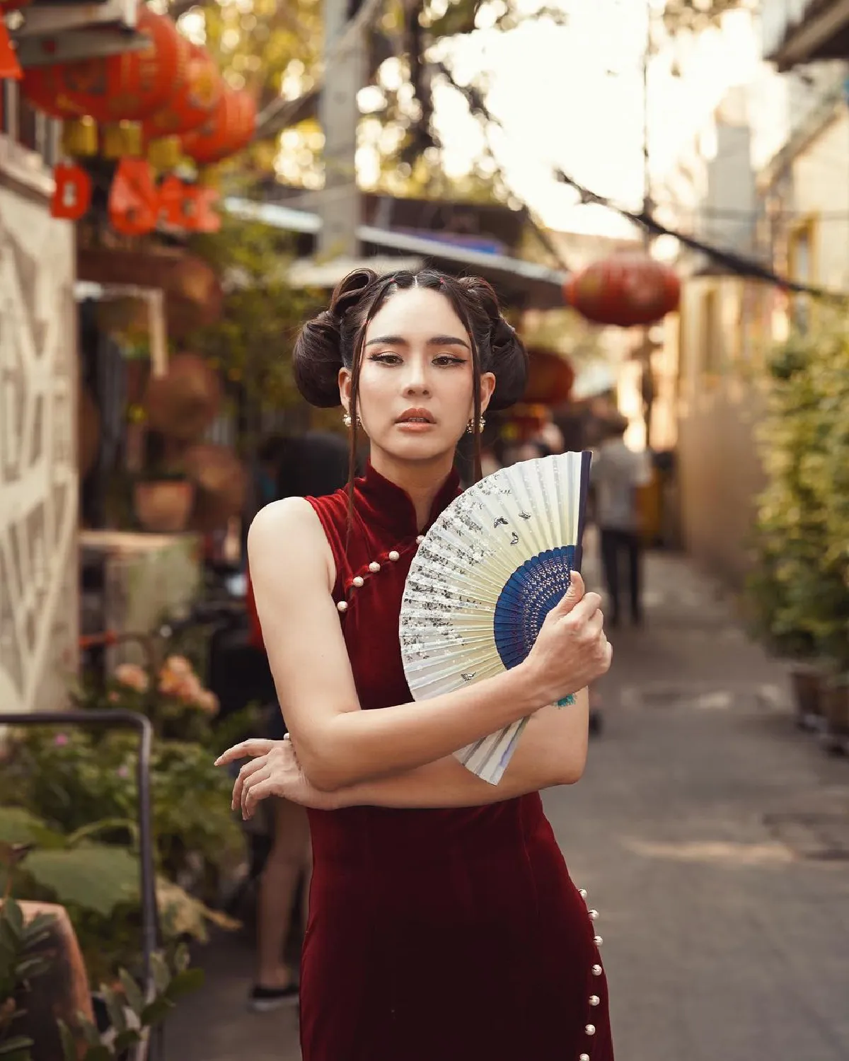 ถึงกับจำแทบไม่ได้ "นุ้ย สุจิรา" แปลงโฉมตัวเองเป็นสาวหมวยอินเตอร์สุดเซ็กซี่ 