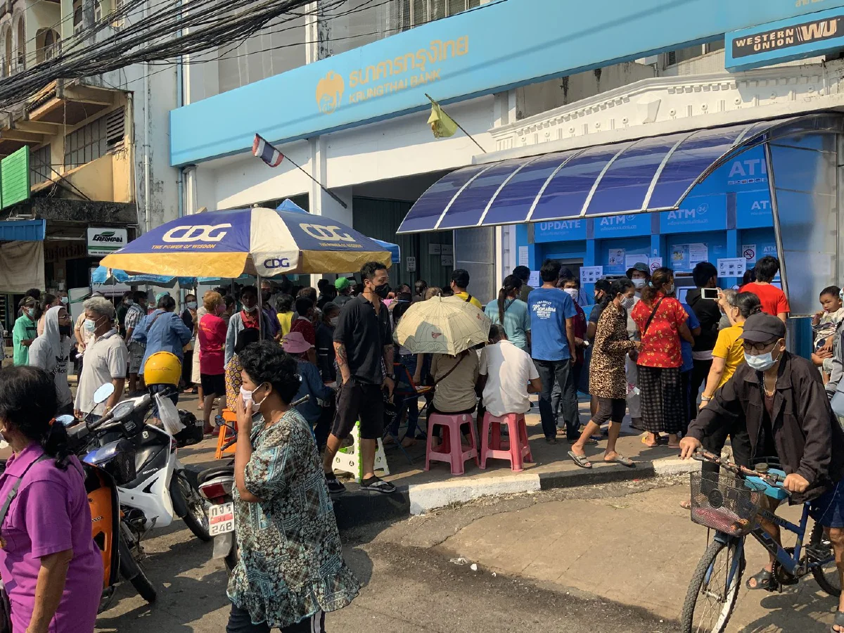 เผยภาพหลายจังหวัดคนแน่นกรุงไทย แห่ลงทะเบียนเราชนะ